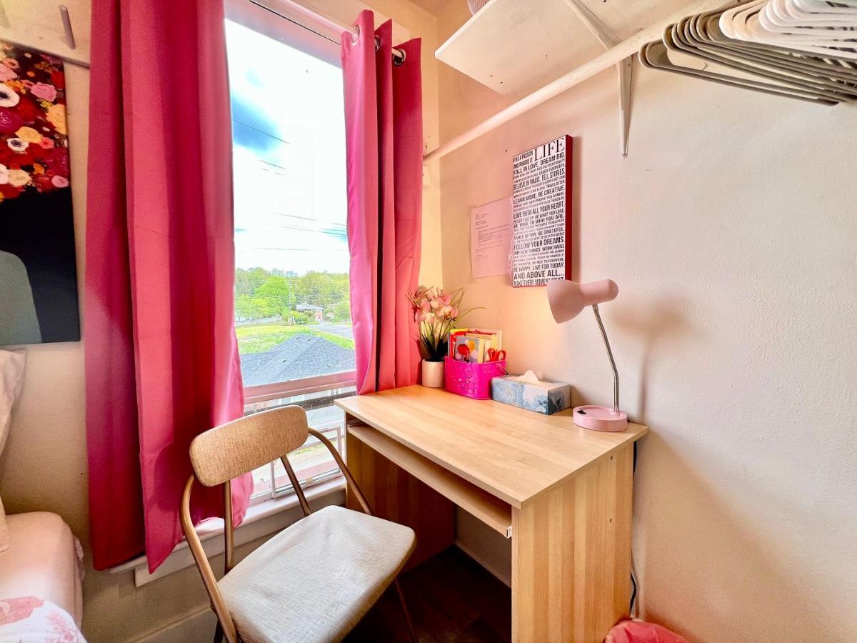 Private Room Tiny With Shared Bathroom Near Seatac Airport And Downtown Seattle Exterior photo
